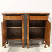 Paire ancienne de tables de chevet de style Empire en noyer marqueté, XIXe siècle