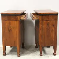 Paire ancienne de tables de chevet de style Empire en noyer marqueté, XIXe siècle