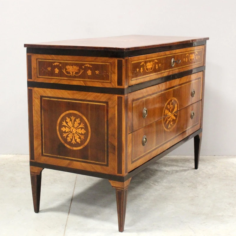 Commode ancienne de style Louis XVI en noyer marqueté, XVIIIe siècle