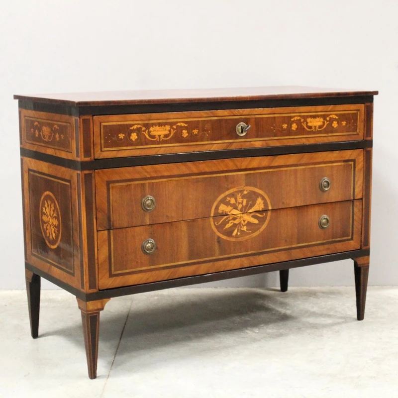 Commode ancienne de style Louis XVI en noyer marqueté, XVIIIe siècle
