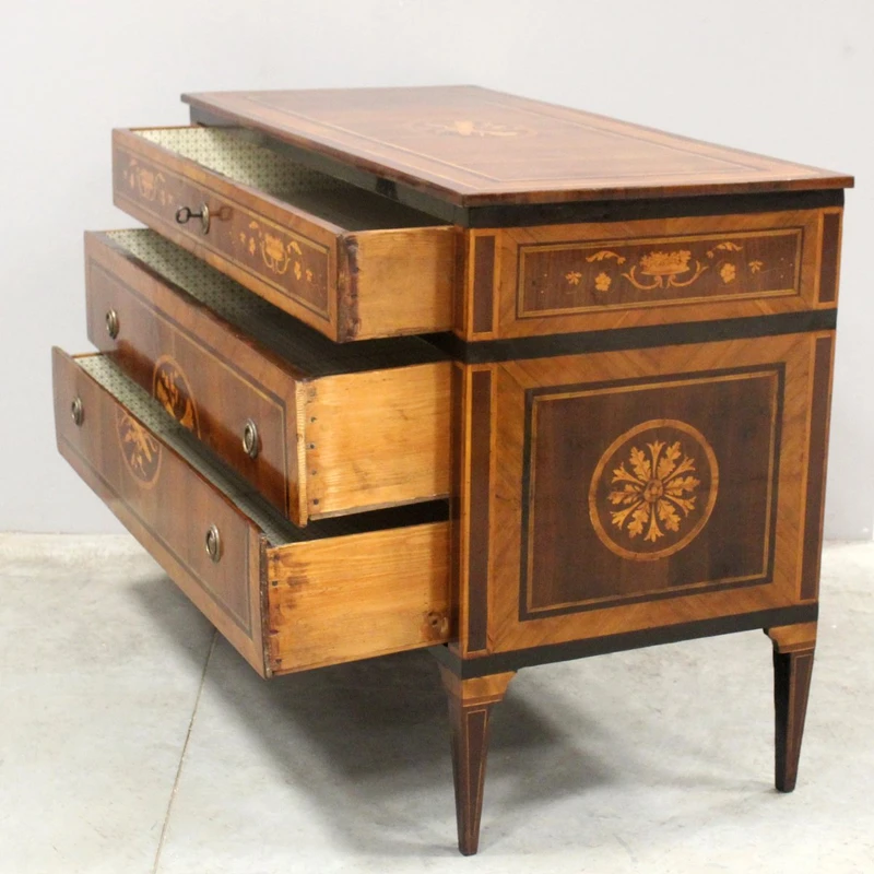 Commode ancienne de style Louis XVI en noyer marqueté, XVIIIe siècle