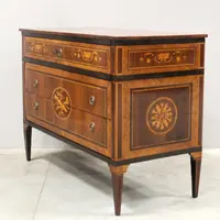 Commode ancienne de style Louis XVI en noyer marqueté, XVIIIe siècle