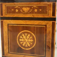 Commode ancienne de style Louis XVI en noyer marqueté, XVIIIe siècle
