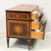 Commode ancienne de style Louis XVI en noyer marqueté, XVIIIe siècle