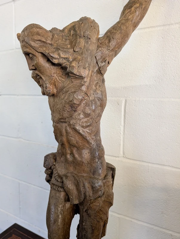 Cristo crocifisso in legno scolpito