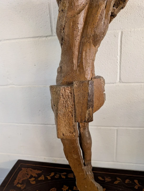 Cristo crocifisso in legno scolpito