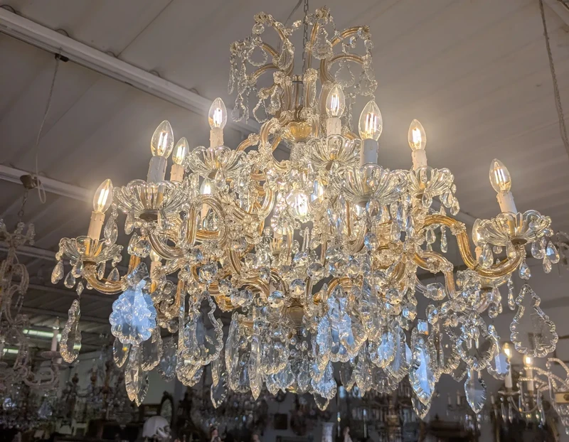 Large Maria Teresa 17-light crystal chandelier – First half of the 20th century