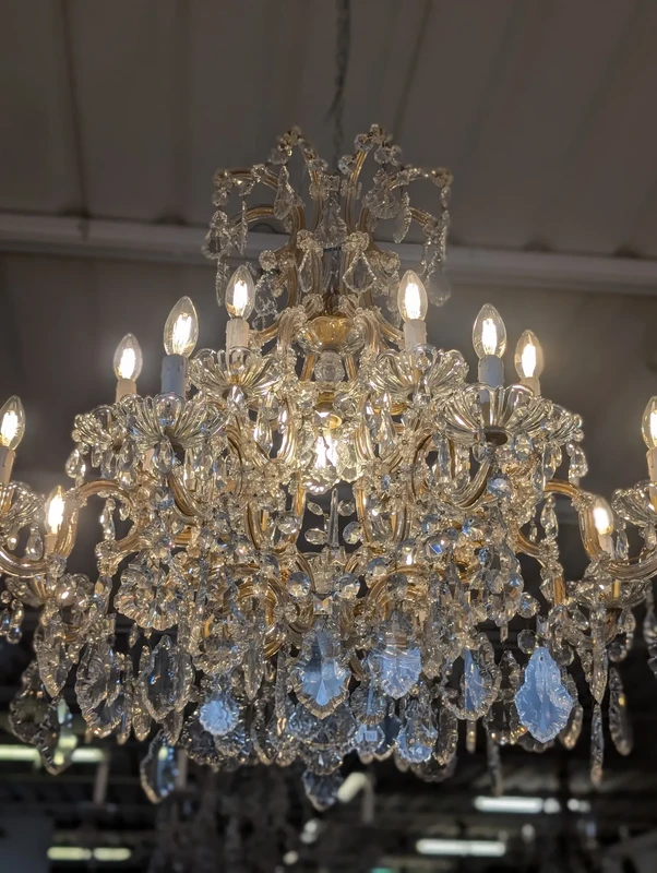 Large Maria Teresa 17-light crystal chandelier – First half of the 20th century
