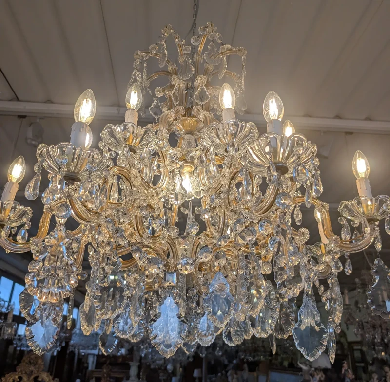 Large Maria Teresa 17-light crystal chandelier – First half of the 20th century