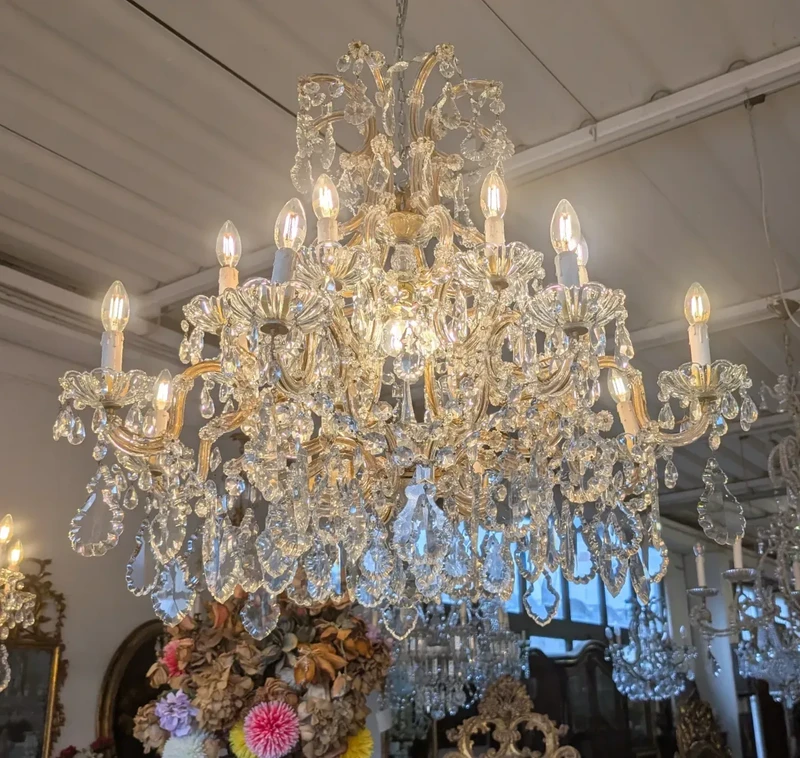 Large Maria Teresa 17-light crystal chandelier – First half of the 20th century