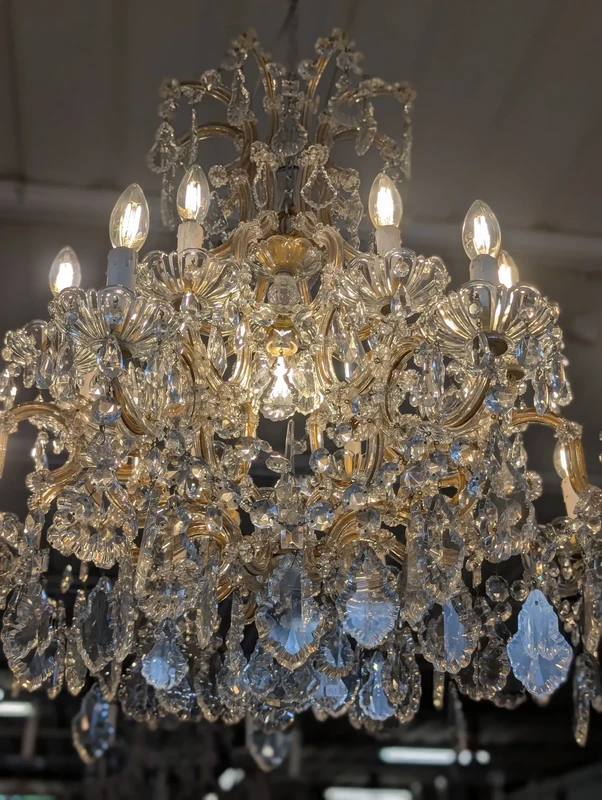 Large Maria Teresa 17-light crystal chandelier – First half of the 20th century