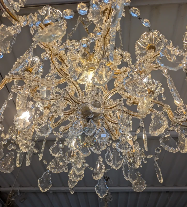 Large Maria Teresa 17-light crystal chandelier – First half of the 20th century