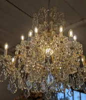 Large Maria Teresa 17-light crystal chandelier – First half of the 20th century