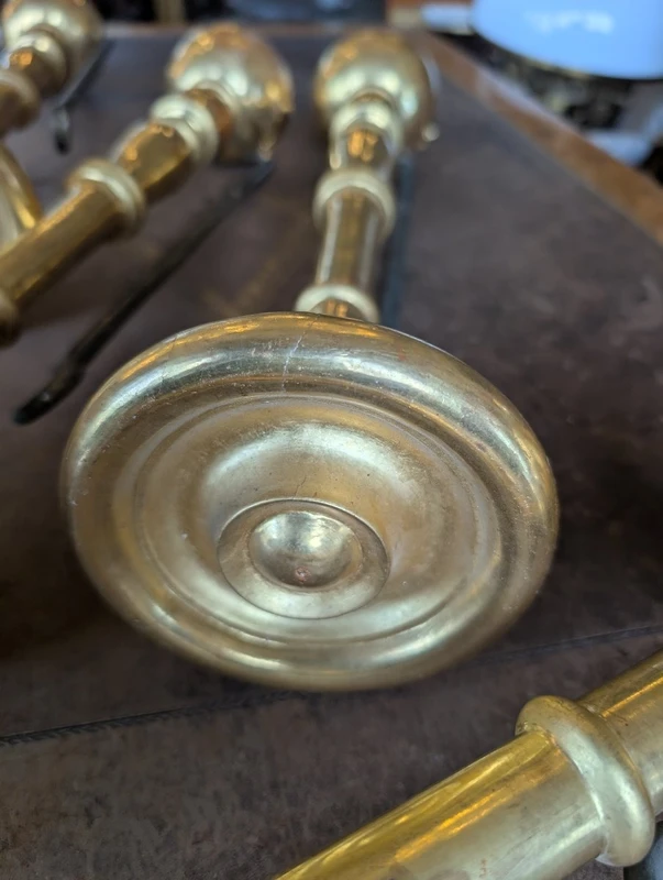 Quatre tringles à rideaux en bois tourné et doré – XIXe siècle