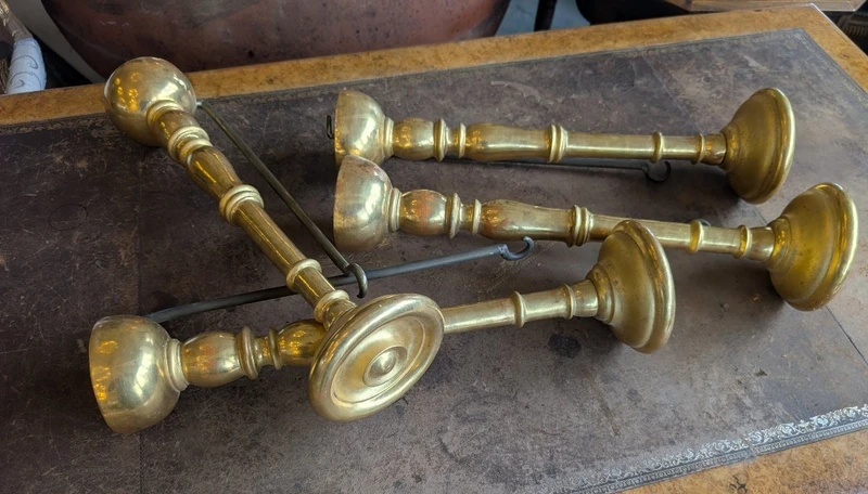Quatre tringles à rideaux en bois tourné et doré – XIXe siècle