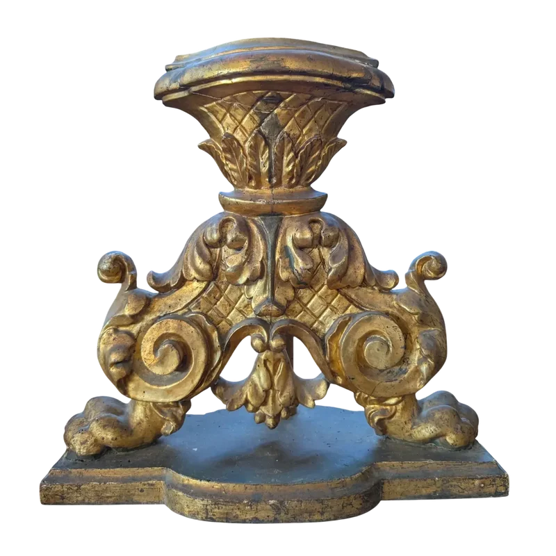 Carved and gilded wooden riser