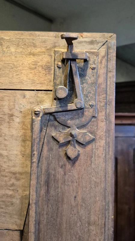Armadio credenza antico Barocco del '600 in noce e radica