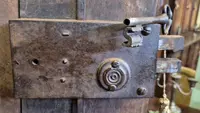 Armadio credenza antico Barocco del '600 in noce e radica
