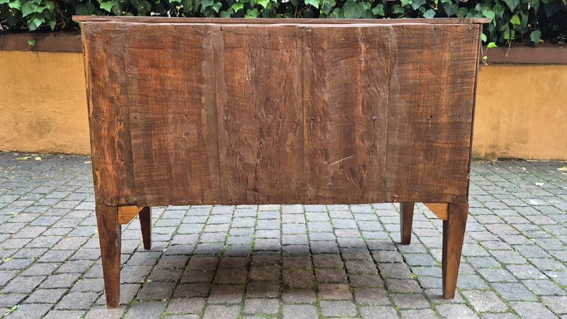 Small antique Louis XVI-style chest of drawers from Emilia