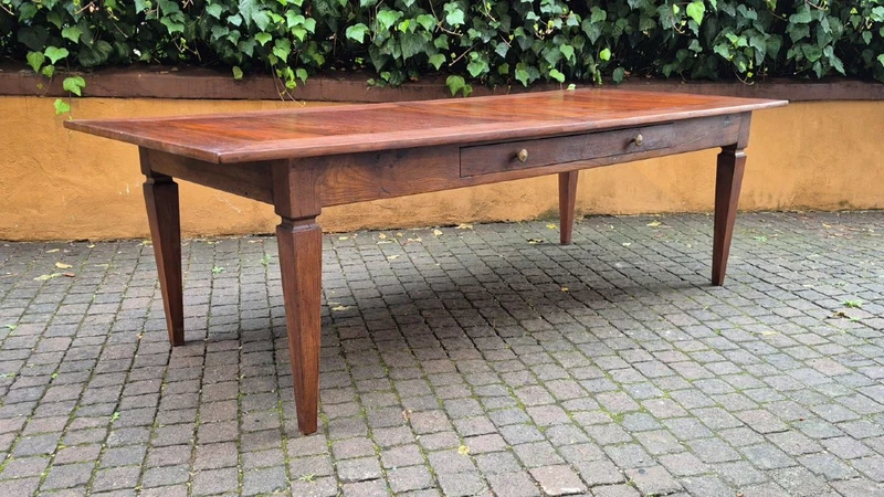 Grande table de salle à manger ancienne en noyer et cerisier