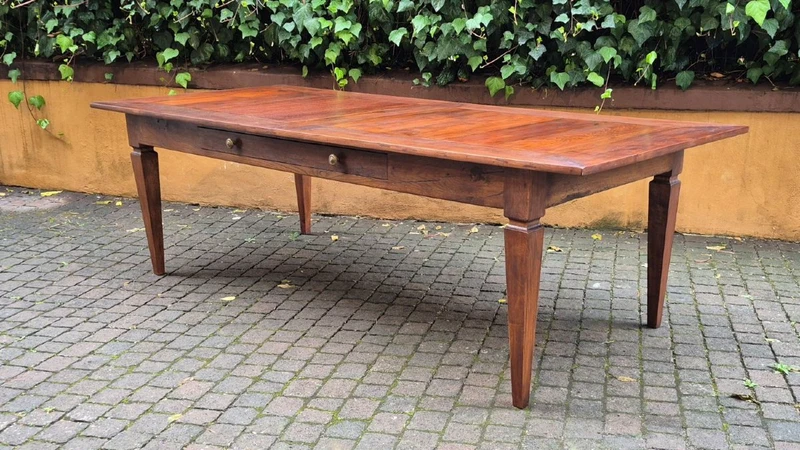 Grande table de salle à manger ancienne en noyer et cerisier