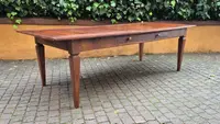 Grande table de salle à manger ancienne en noyer et cerisier