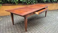 Grande table de salle à manger ancienne en noyer et cerisier