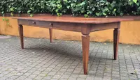 Grande table de salle à manger ancienne en noyer et cerisier