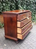 Commode ancienne de la région de Feltre, en Vénétie, fin du XVIIe siècle - début du XVIIIe siècle