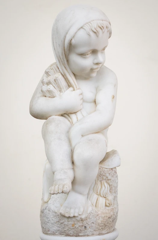 Paire de putti allégoriques en marbre de Carrare – XIXe siècle