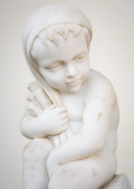 Paire de putti allégoriques en marbre de Carrare – XIXe siècle