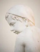 Paire de putti allégoriques en marbre de Carrare – XIXe siècle