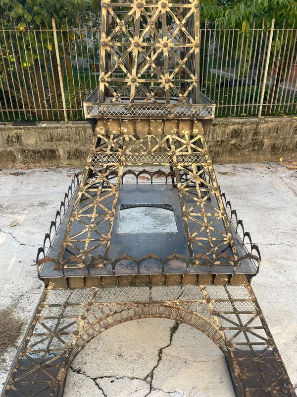 Incroyable maquette en fer de la Tour Eiffel, 340 cm, démontable en 3 pièces
