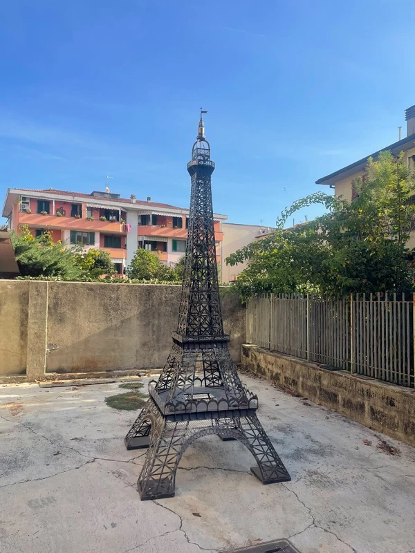 Incroyable maquette en fer de la Tour Eiffel, 340 cm, démontable en 3 pièces