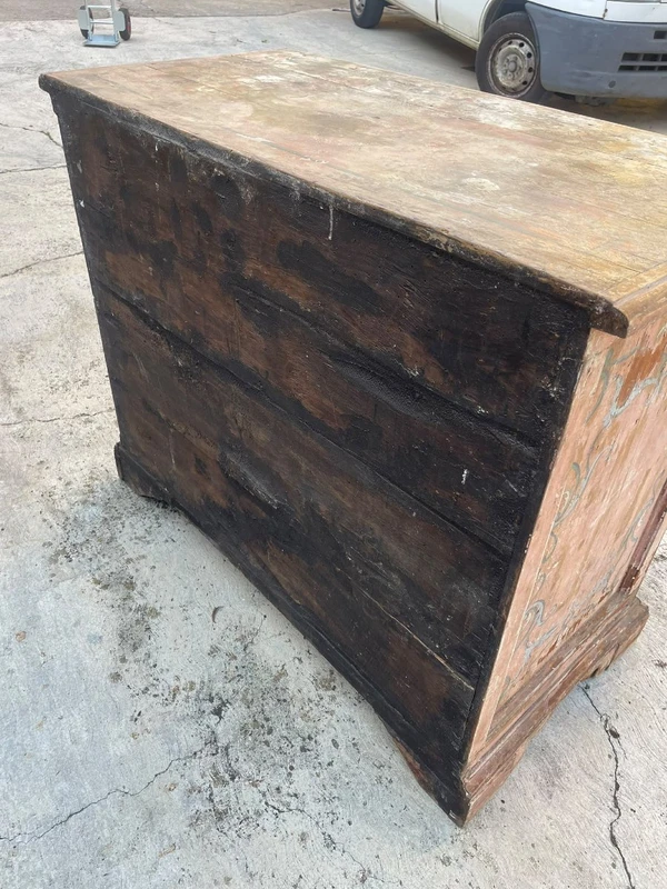 Antico cassettone legno laccato. XVII sec. Toscana