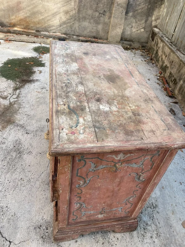 Antico cassettone legno laccato. XVII sec. Toscana