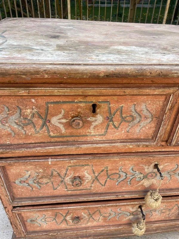 Antico cassettone legno laccato. XVII sec. Toscana