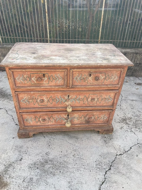 Antico cassettone legno laccato. XVII sec. Toscana