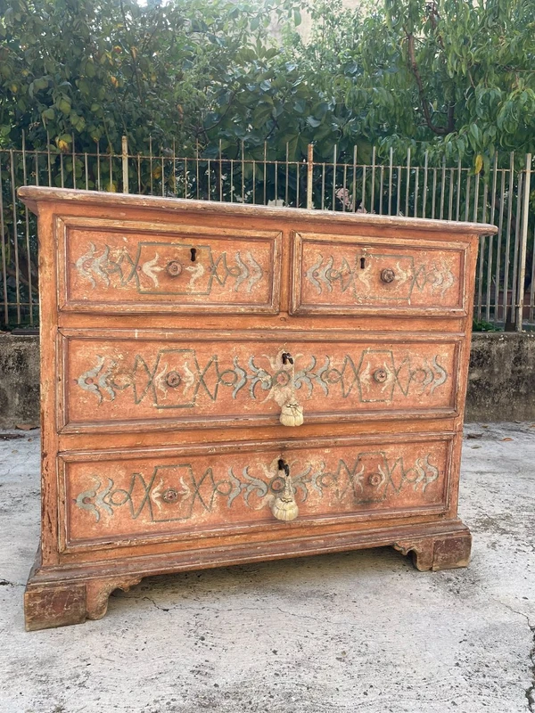 Antico cassettone legno laccato. XVII sec. Toscana