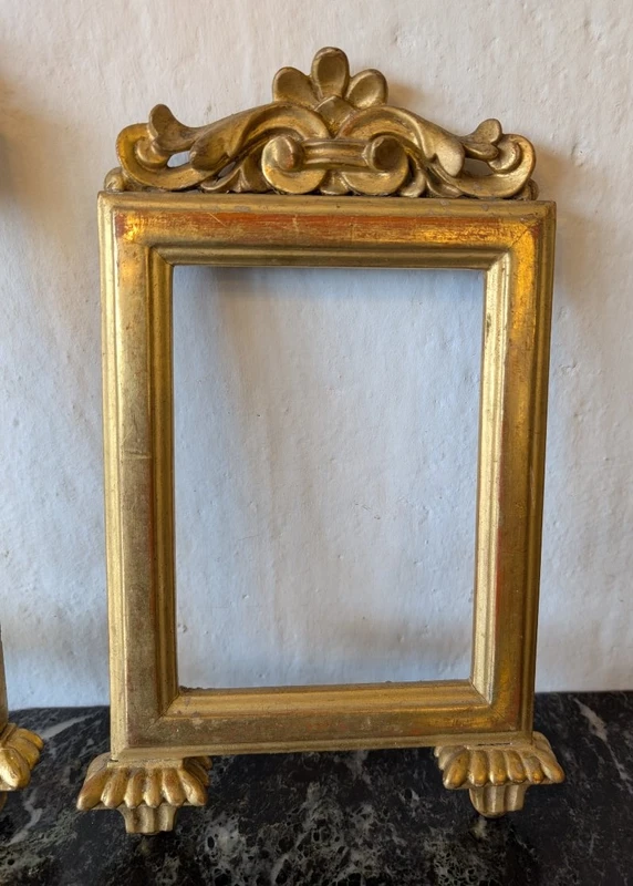 Triptyque de cadres pour cartoglories en bois sculpté et doré à l'or fin