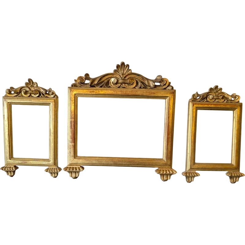 Triptyque de cadres pour cartoglories en bois sculpté et doré à l'or fin