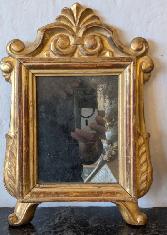 Paire de petits miroirs en bois sculpté et doré à l'or fin – Début du XIXe siècle