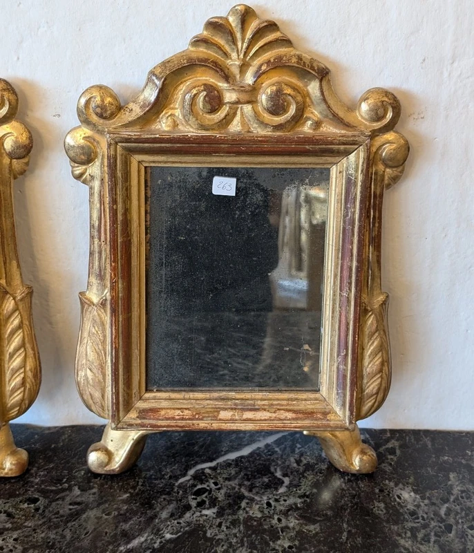 Paire de petits miroirs en bois sculpté et doré à l'or fin – Début du XIXe siècle