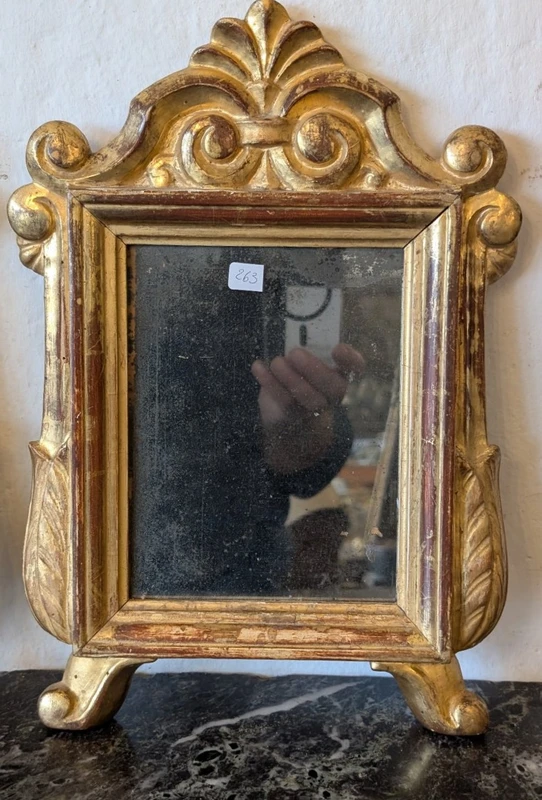 Paire de petits miroirs en bois sculpté et doré à l'or fin – Début du XIXe siècle