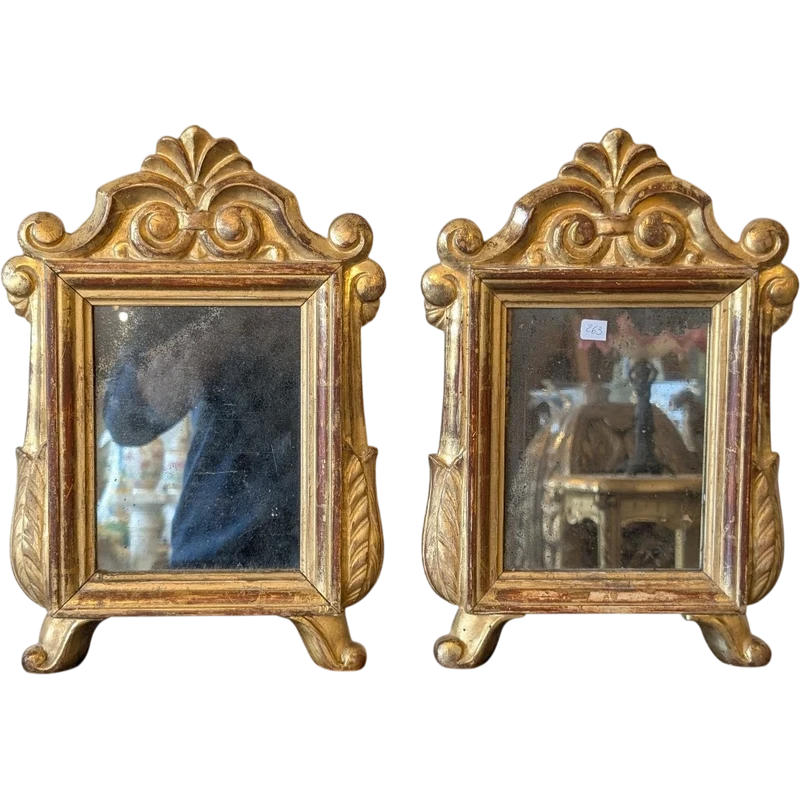 Paire de petits miroirs en bois sculpté et doré à l'or fin – Début du XIXe siècle