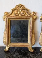Paire de petits miroirs en bois sculpté et doré à l'or fin – Début du XIXe siècle