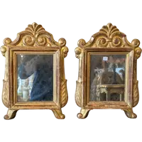 Paire de petits miroirs en bois sculpté et doré à l'or fin – Début du XIXe siècle