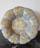 Grand plat en faïence polychrome – Italie centrale, XVIIe siècle