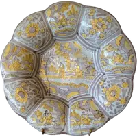 Grand plat en faïence polychrome – Italie centrale, XVIIe siècle