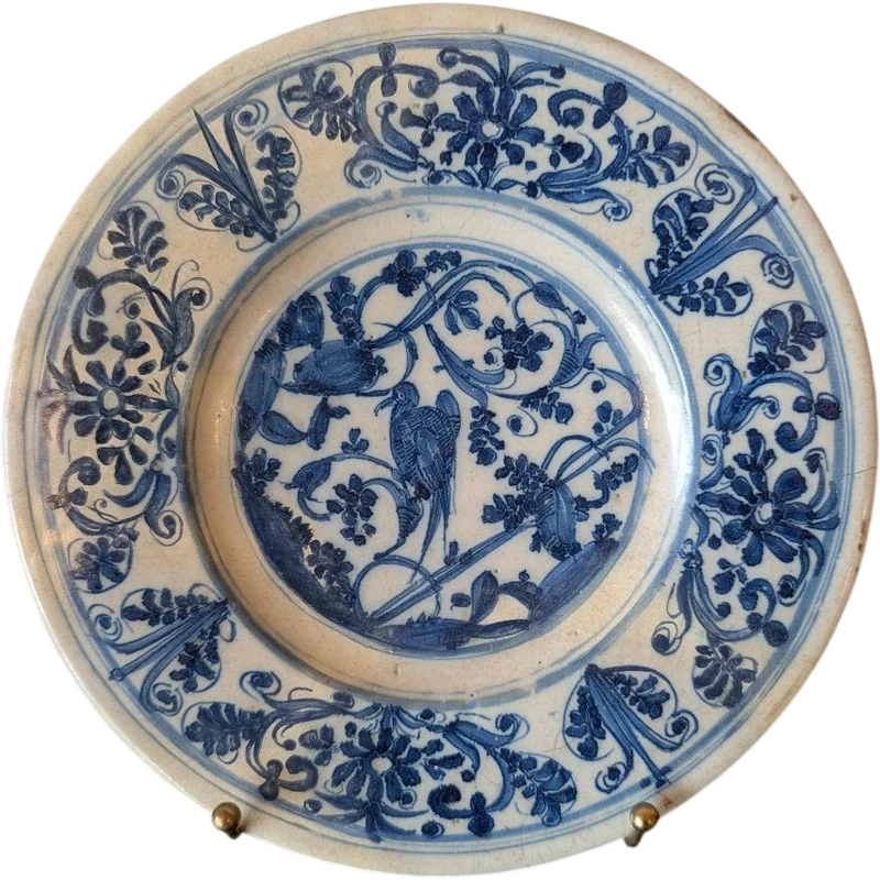Assiette italienne en faïence du XVIIe siècle, décorée